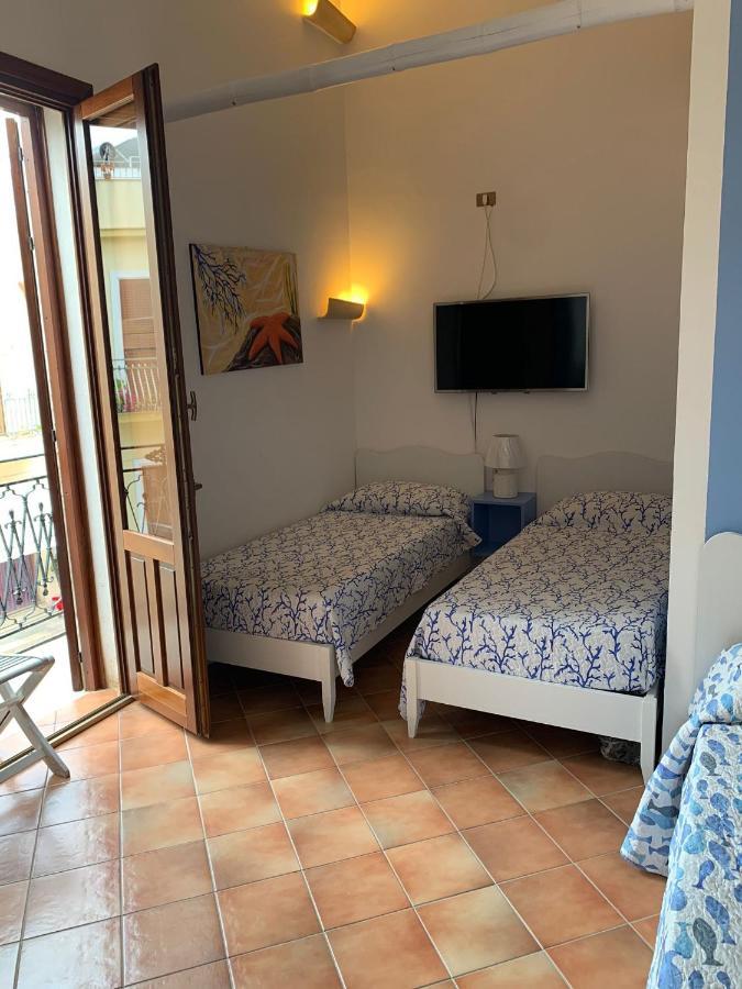 Apartment With Terraces And Private Jacuzzi - San Vito 400M From Beach San Vito Lo Capo Buitenkant foto
