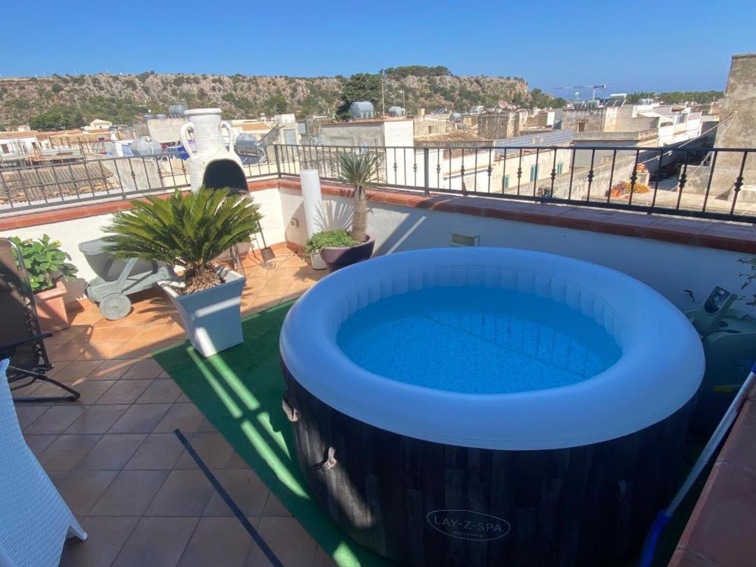 Apartment With Terraces And Private Jacuzzi - San Vito 400M From Beach San Vito Lo Capo Buitenkant foto